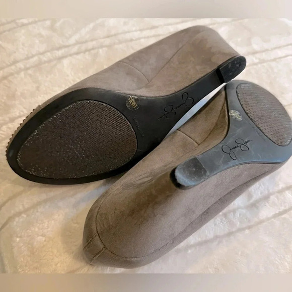 JESSICA SIMPSON Seley Wedge Gray Suede heels w/crystal accents & bows - size 8.5 - Picture 5 of 7